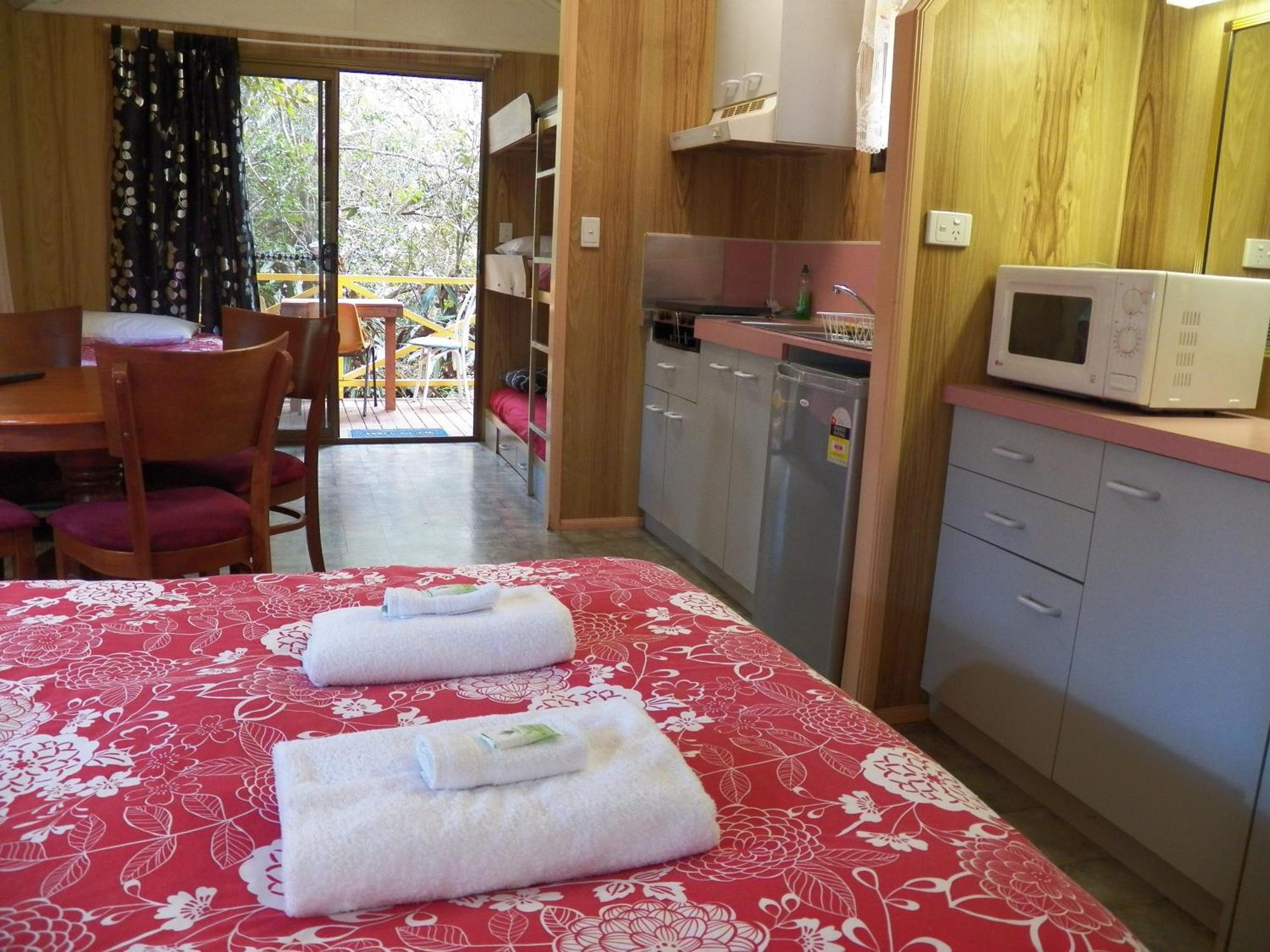 Lake Eacham Tourist Park & Cabins الغرفة الصورة